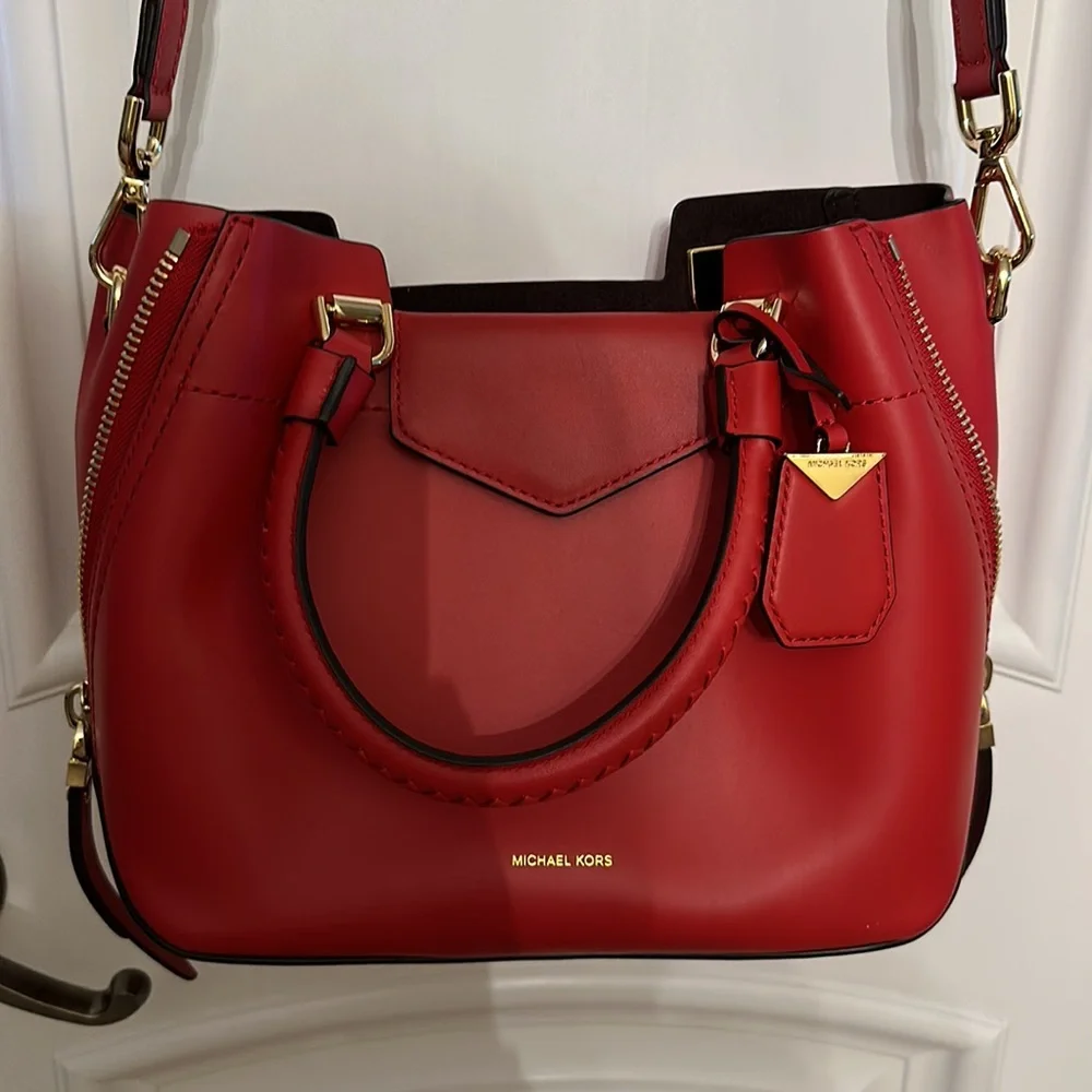 Michael Kors Blakely Bright Red messenger bag NWT - Picture 1 of 15